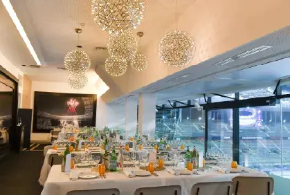 Le Club repas assis