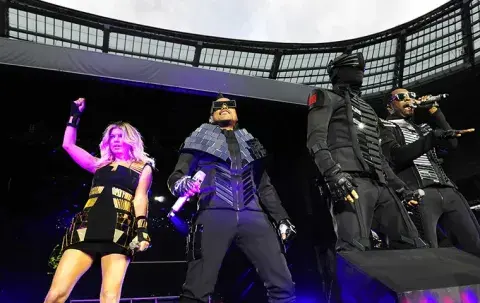 black-eyed-peas_760x507_concert-2011